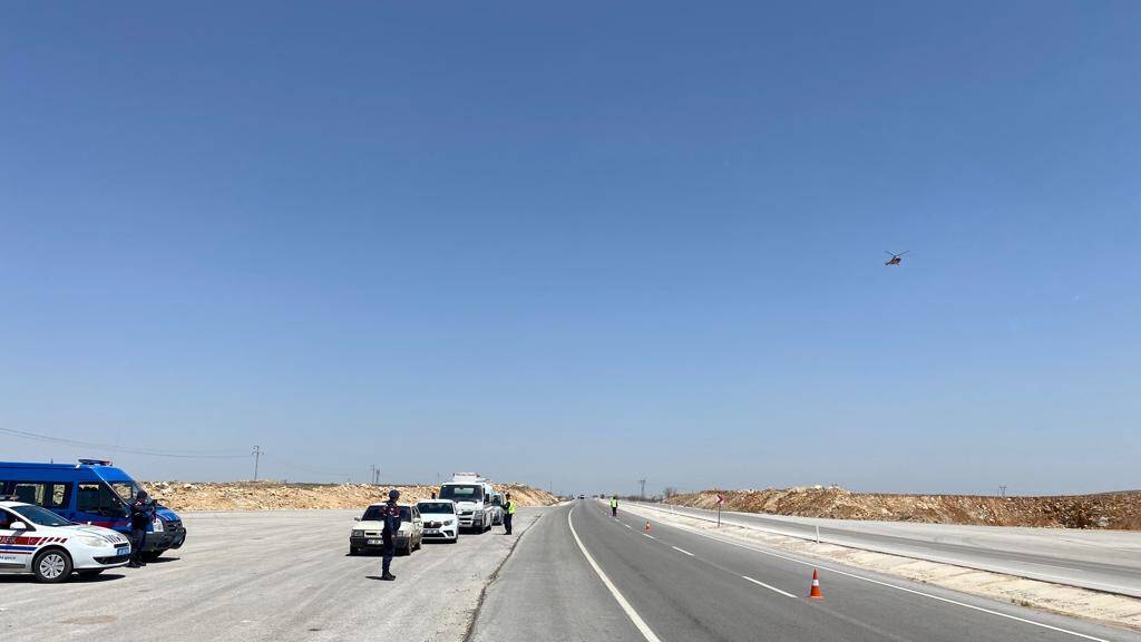 aa-20220428-27706128-27706126-konyada-jandarmadan-bayram-oncesi-helikopterli-trafik-denetimi.jpg