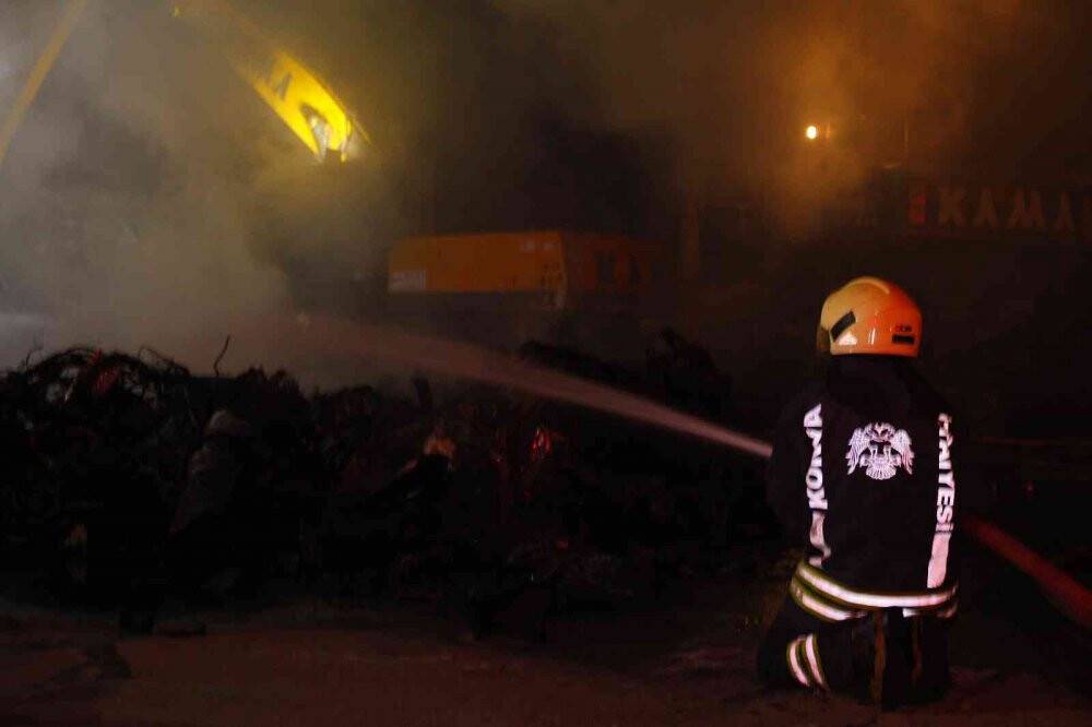 Hurdacılar sanayisinde yangın: 1 yaralı