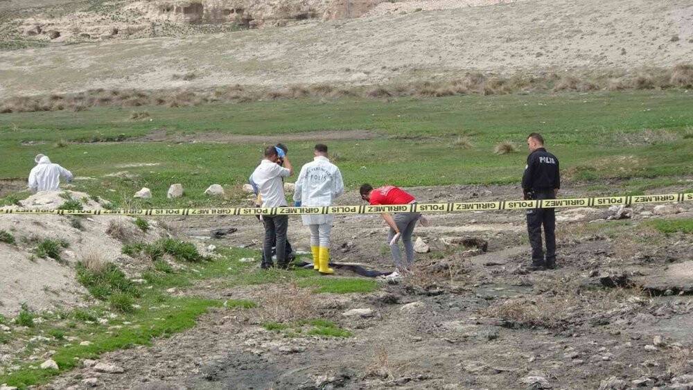 Koyun otlatan çoban baraj kenarında ceset buldu