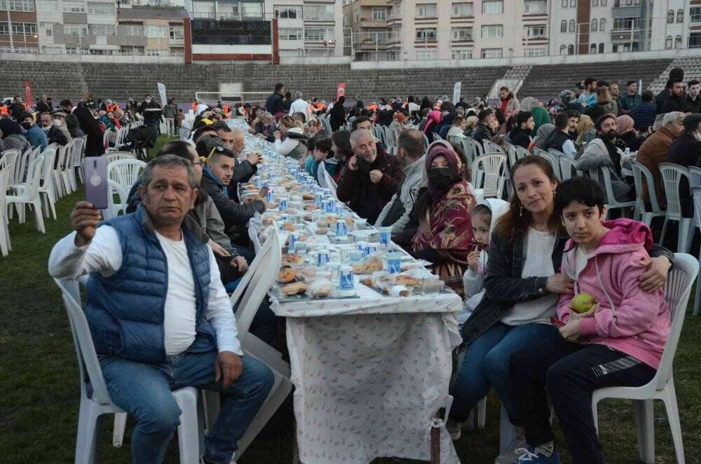 Ordu’da 10 bin kişi statta iftar yaptı