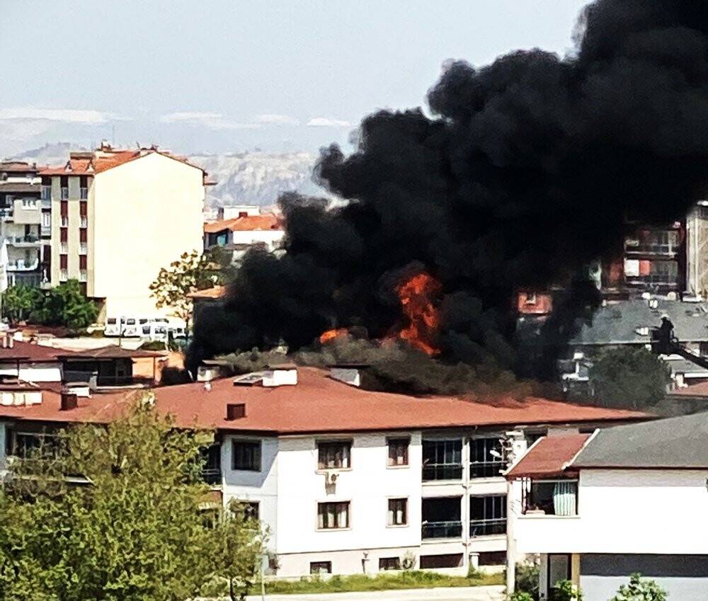 Tadilat yapalım derken apartmanın çatısını yaktılar