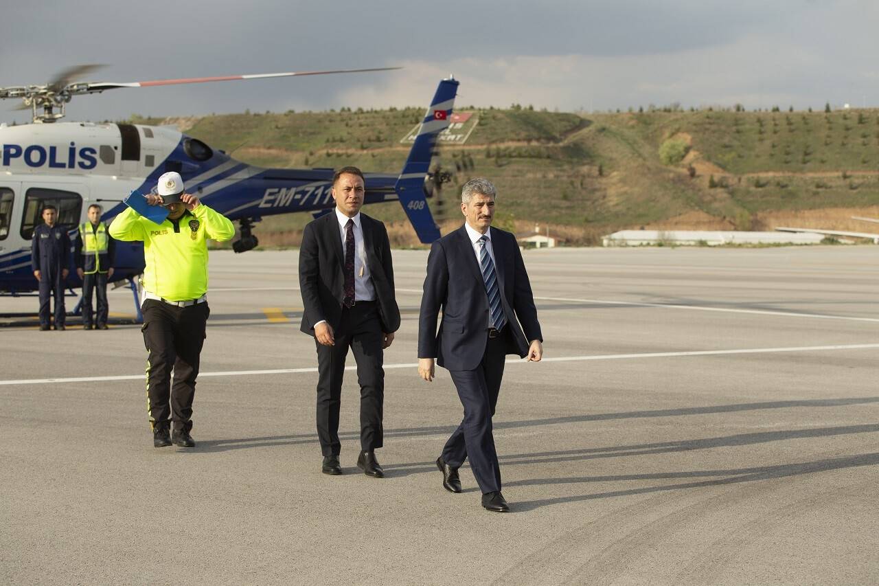 aa-20220429-27719781-27719770-icisleri-bakan-yardimcisi-ince-trafik-tedbirlerini-helikopterle-denetledi.jpg