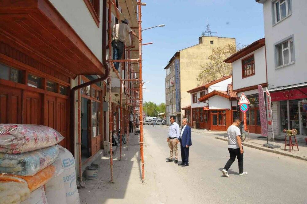 Akşehir İmaret Sokak’taki sokak sağlıklaştırma çalışmaları sürüyor