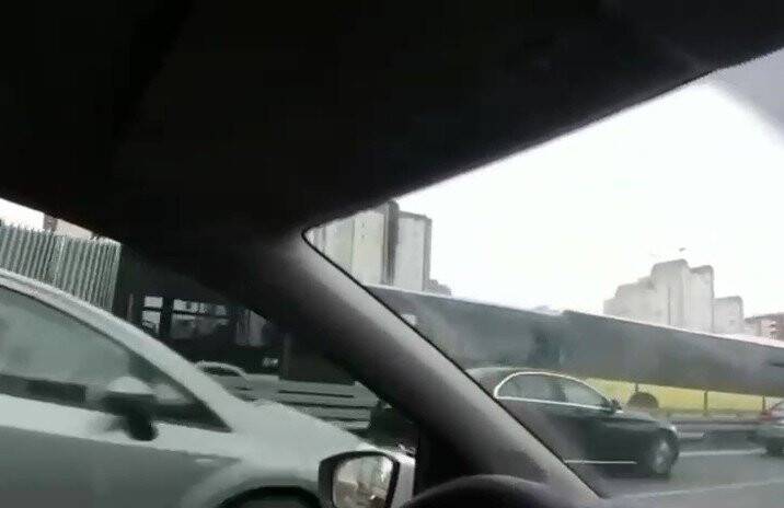 Metrobüs yolunda akıl almaz kaza: Sürücüsüz metrobüs dehşet saçtı