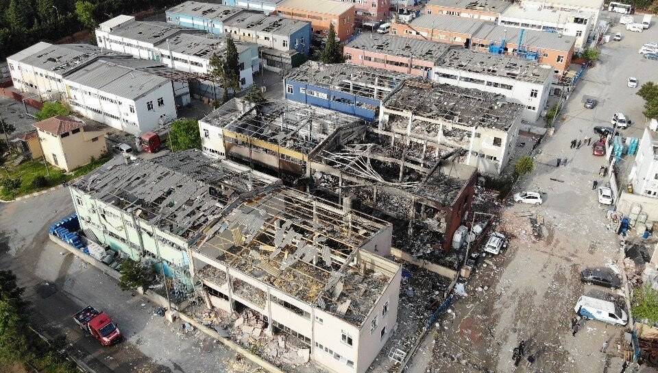 Tuzla’da patlama yaşanan fabrikanın enkazı havadan görüntülendi