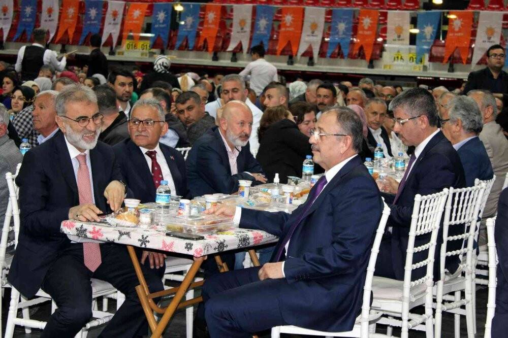 AK Partililer iftarda buluştu