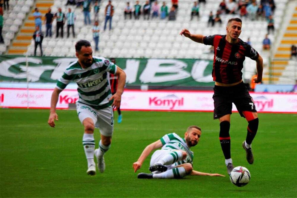 Spor Toto Süper Lig: Konyaspor: 1 - Fatih Karagümrük: 0 (İlk yarı)
