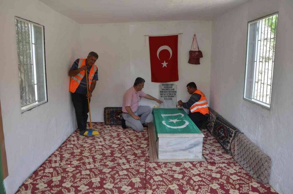 Türbelerde bayram temizliği