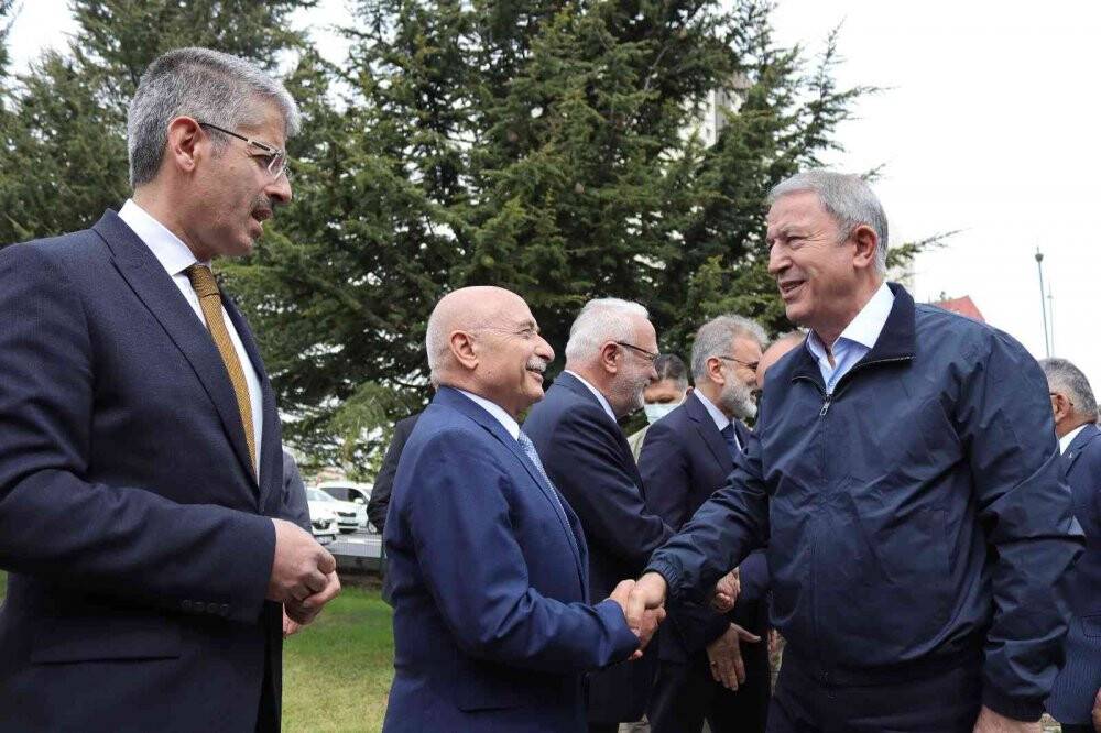 Bakan Akar: Irak ve Suriye’nin kuzeyinde tek amacımız var o da teröristle mücadele etmek