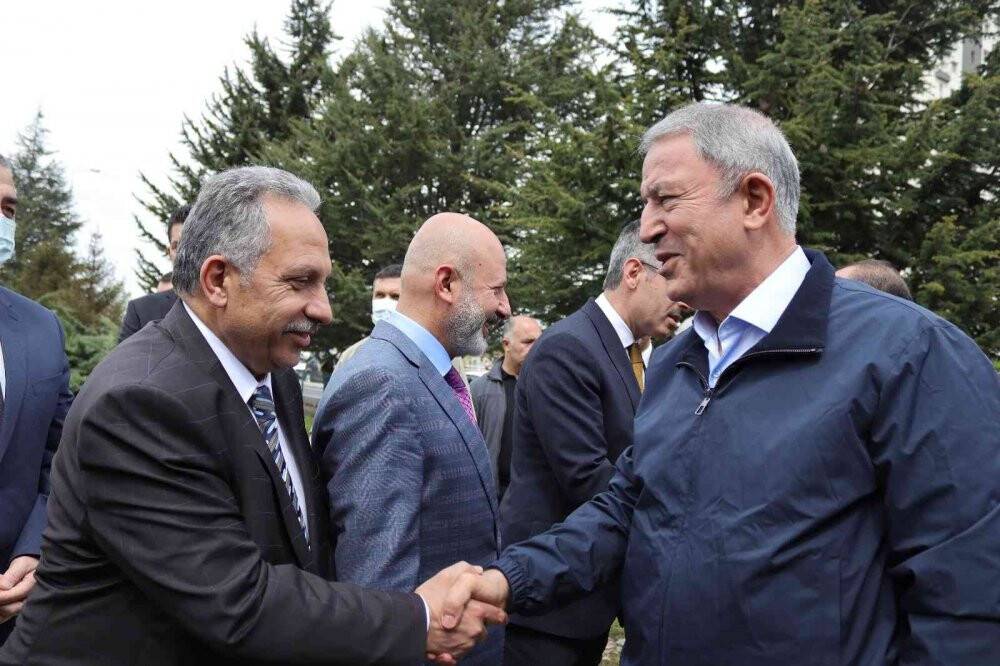 Bakan Akar: Irak ve Suriye’nin kuzeyinde tek amacımız var o da teröristle mücadele etmek