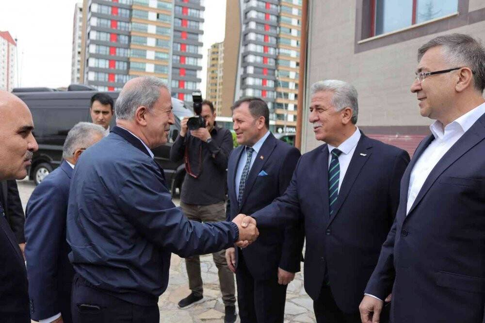 Bakan Akar: Irak ve Suriye’nin kuzeyinde tek amacımız var o da teröristle mücadele etmek