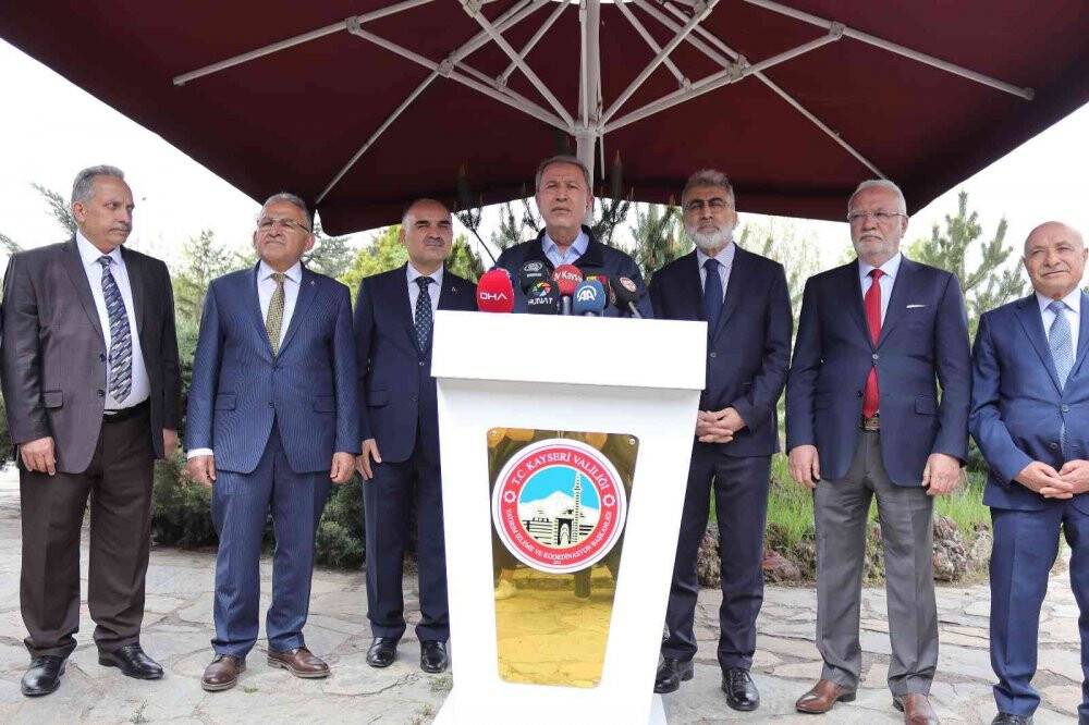 Bakan Akar: Irak ve Suriye’nin kuzeyinde tek amacımız var o da teröristle mücadele etmek