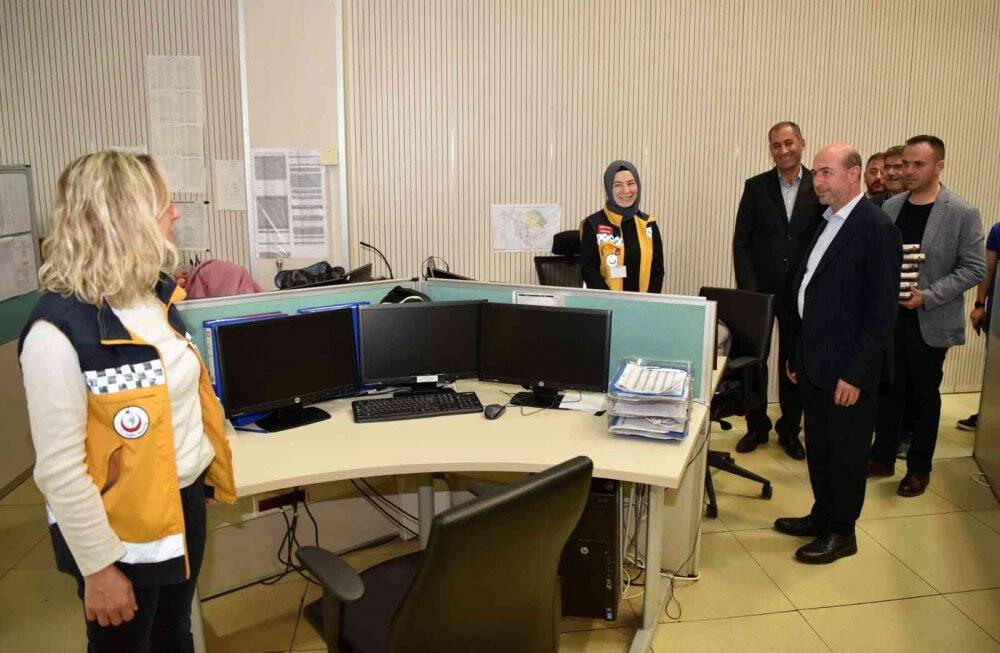 Başkan Pekyatırmacı bayram mesaisindeki personelle buluştu