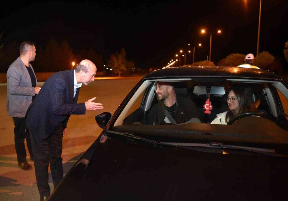 Başkan Pekyatırmacı bayram mesaisindeki personelle buluştu