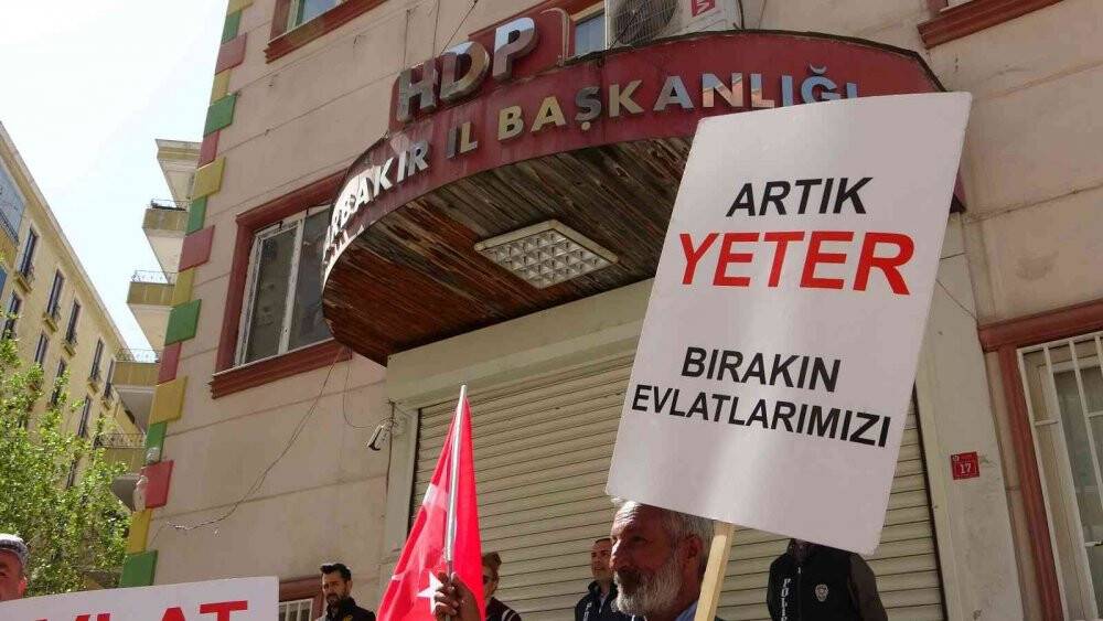 Evlat nöbetindeki aileler bir bayramı daha hüzünlü geçiriyor