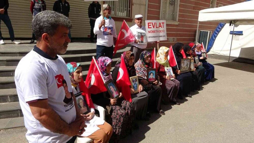 Evlat nöbetindeki aileler bir bayramı daha hüzünlü geçiriyor