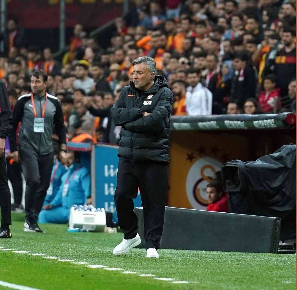 Galatasaray taraftarından yönetime tepki