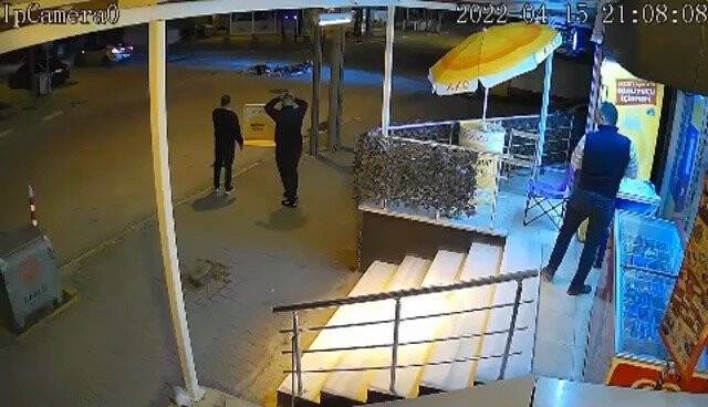 İftar masalarının arasına dalan kamyonet yürekleri ağza getirdi