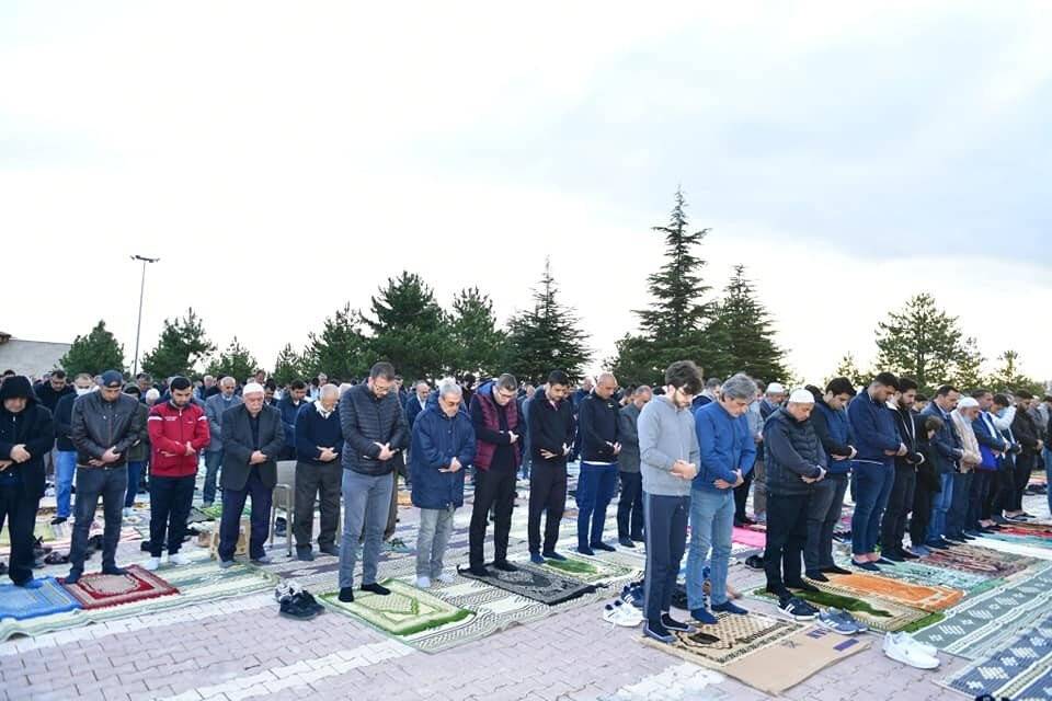 Tarihi namazgah alanı bayram namazında doldu taştı