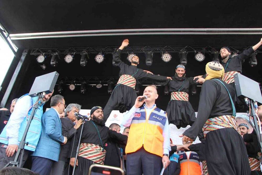 İçişleri Bakanı Soylu, İdlib’de briket evlerin anahtar teslim törenine katıldı