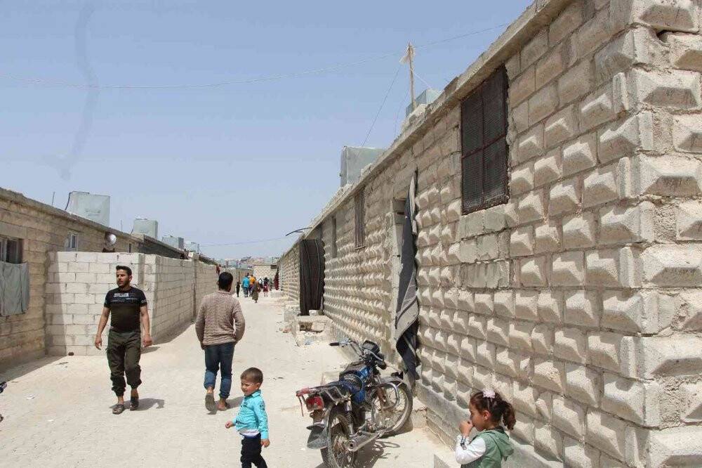 İçişleri Bakanı Soylu, İdlib’de briket evlerin anahtar teslim törenine katıldı