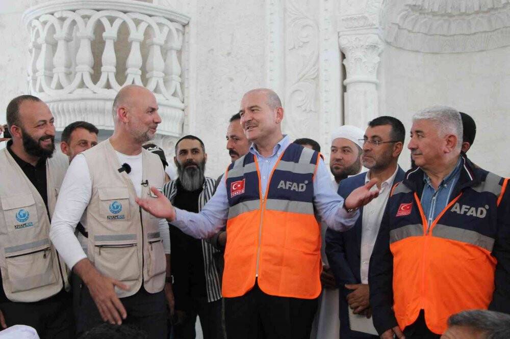 İçişleri Bakanı Soylu, İdlib’de briket evlerin anahtar teslim törenine katıldı