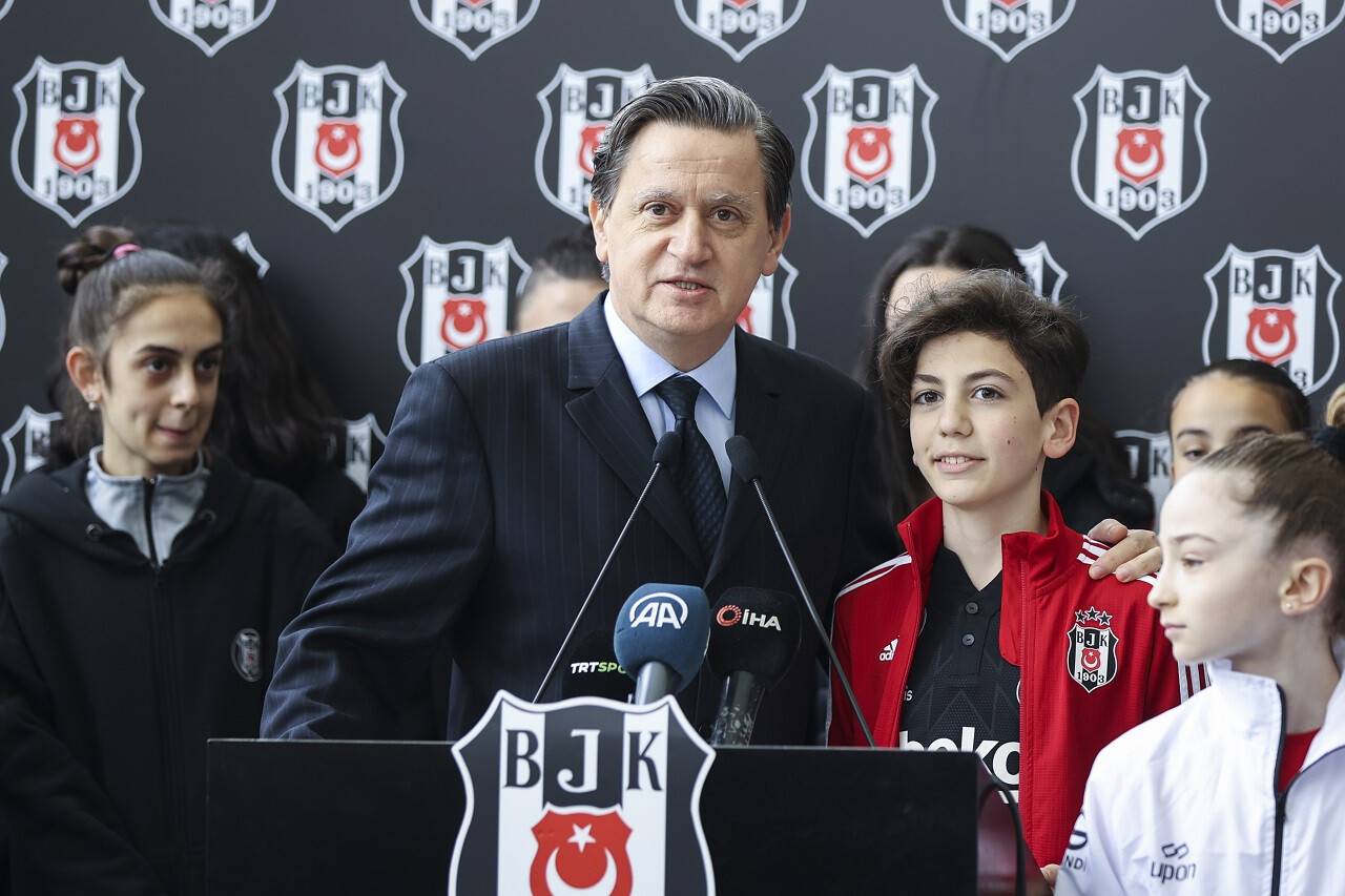 aa-20220504-27763867-27763863-besiktas-kulubunde-bayramlasma-toreni-yapildi.jpg
