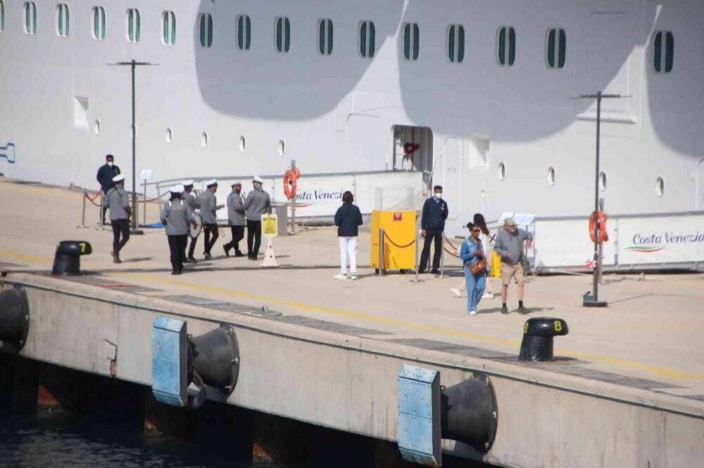 Bodrum’a tarihinin en büyük yolcu gemisi geldi
