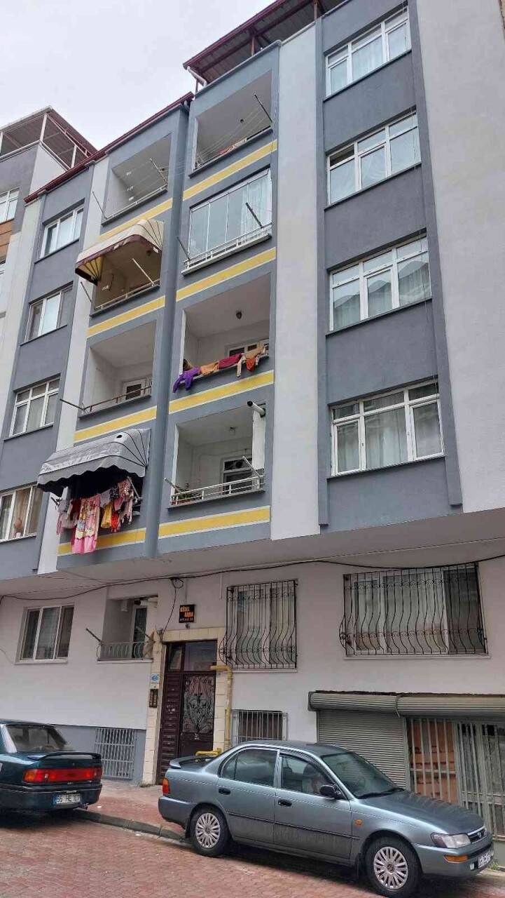 Uykunun etkisiyle 5. kattan düşerek ağır yaralandı
