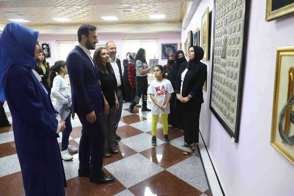 50 bin adet çiviyle Esma-ül Hüsna’yı yazdı