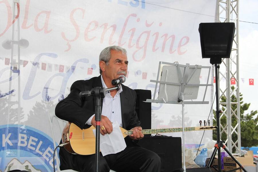 aa-20220504-27767754-27767741-yalihuyuk-geleneksel-yayla-senligi-coskulu-gecti.jpg