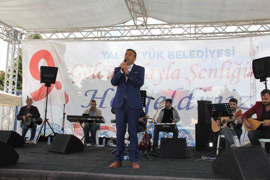aa-20220504-27767754-27767746-yalihuyuk-geleneksel-yayla-senligi-coskulu-gecti.jpg