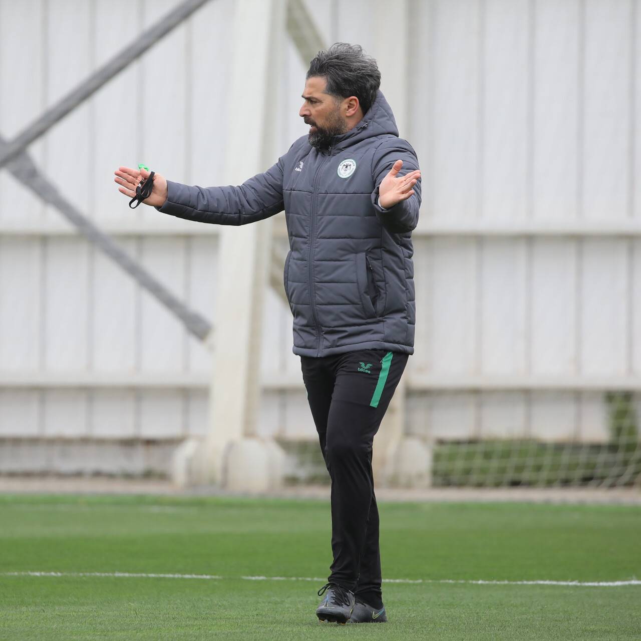 aa-20220505-27774982-27774980-konyaspor-antalyaspor-maci-hazirliklarini-surdurdu.jpg