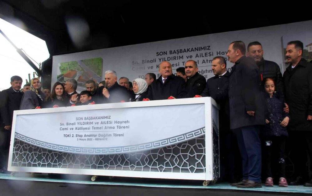 Binali Yıldırım ve ailesi tarafından yaptırılan camii ve külliyenin temel atma töreni gerçekleşti