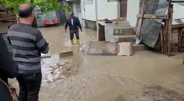 Evini su basınca hüngür hüngür ağladı