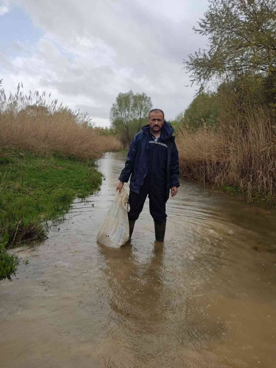 Konya’da baraj sularına serpme ağ atan kaçak avcılara ceza