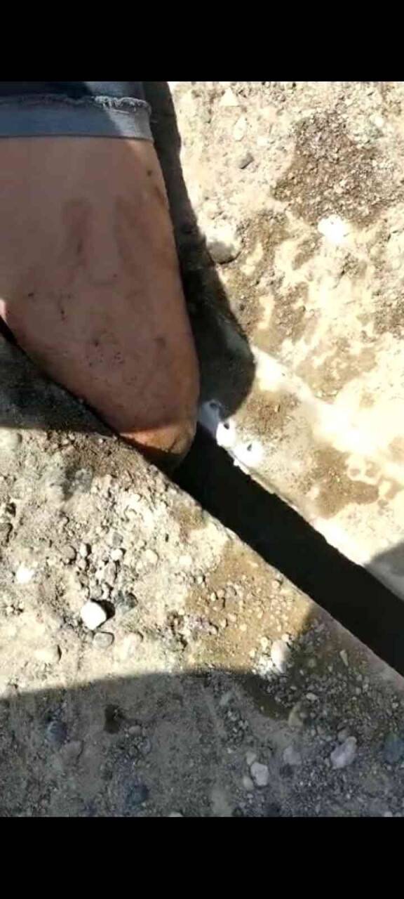 Köprüde ayağı sıkışan kadını itfaiye kurtardı