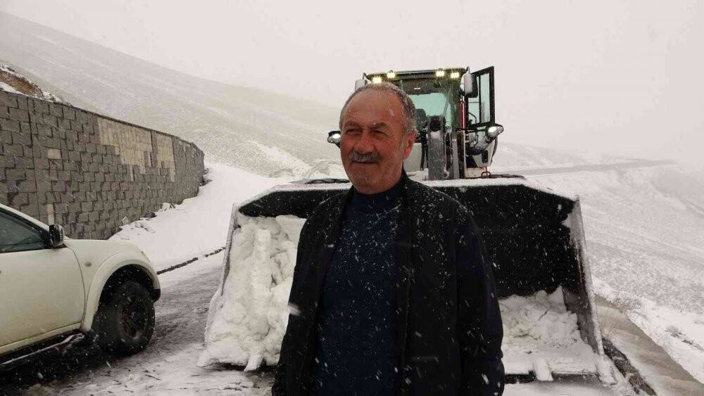 Bitlis’teki kar yağışı Nemrut yolunun açılmasına engel oldu