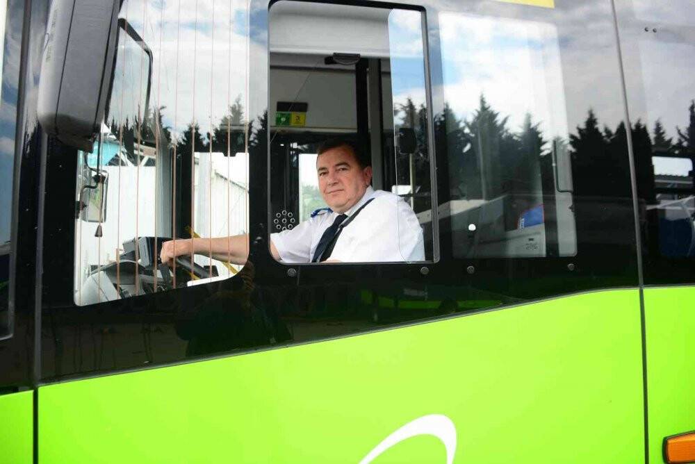 Otobüsü durdurup Türk bayrağını yerde bırakmayan şoför o anları anlattı