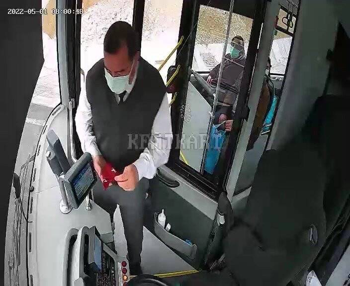 Otobüsü durdurup Türk bayrağını yerde bırakmayan şoför o anları anlattı