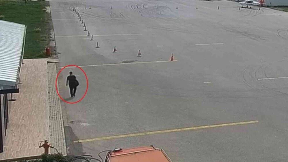 Düşen uçağın pilotlarının havalimanındaki son görüntüleri ortaya çıktı