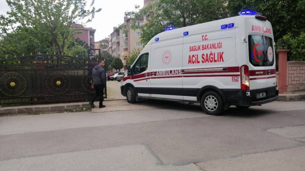 İkinci kattan beton zemine düştü