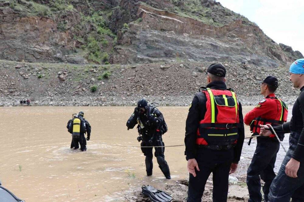 Kaza sonrası suda kaybolan Fevzi Bulut’u bulmak için Ankara’dan özel ekip geldi
