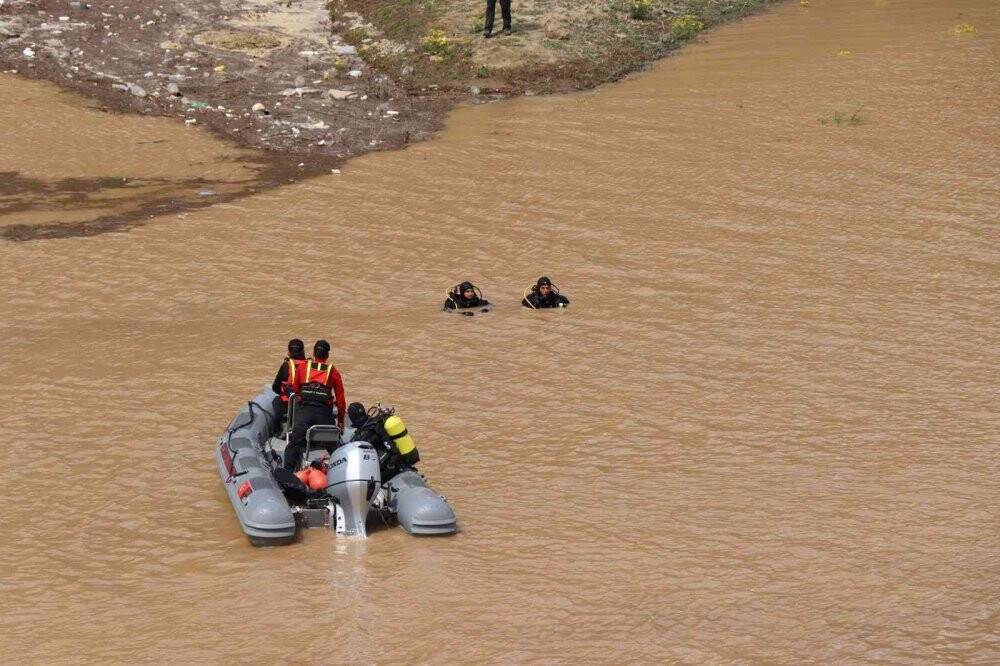 Kaza sonrası suda kaybolan Fevzi Bulut’u bulmak için Ankara’dan özel ekip geldi