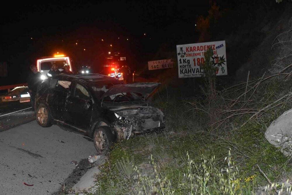 İki otomobil çarpıştı, sürücü olay yerinden kaçtı