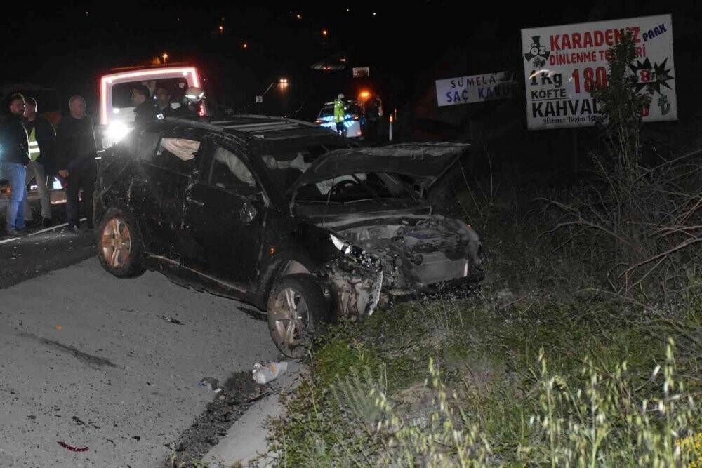 İki otomobil çarpıştı, sürücü olay yerinden kaçtı
