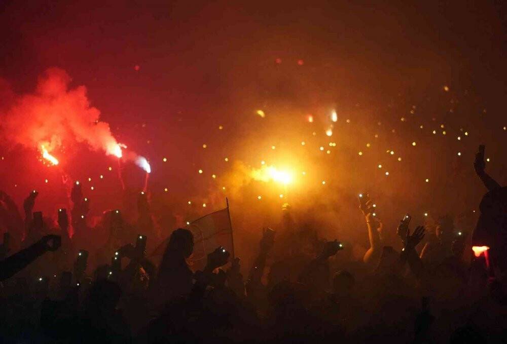 Trabzonspor’un şampiyonluk kutlamasında ışık şov
