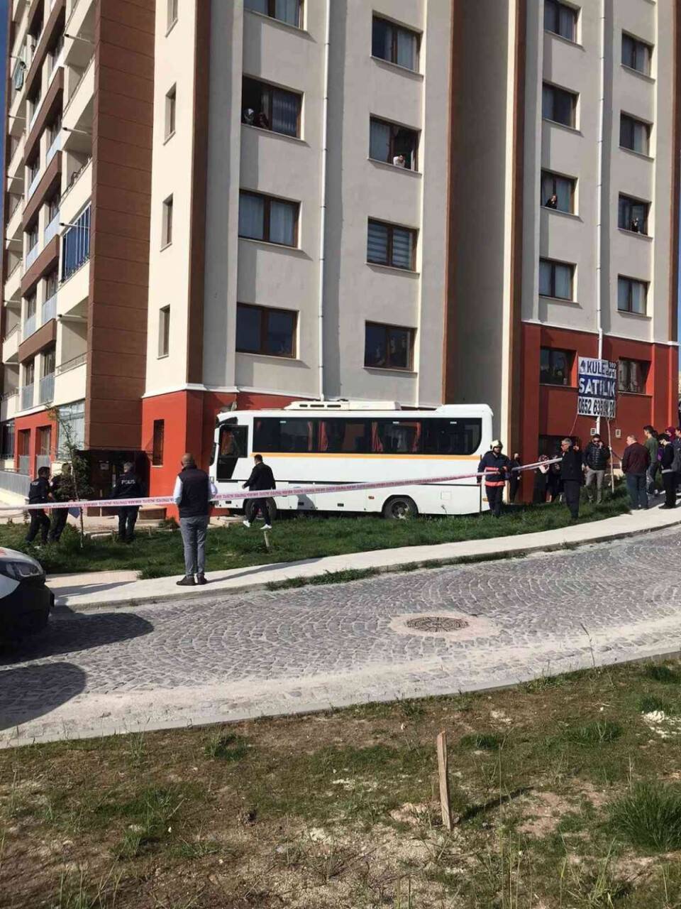 Ankara’da öğrenci aracı evin duvarına çarptı: 11 yaralı