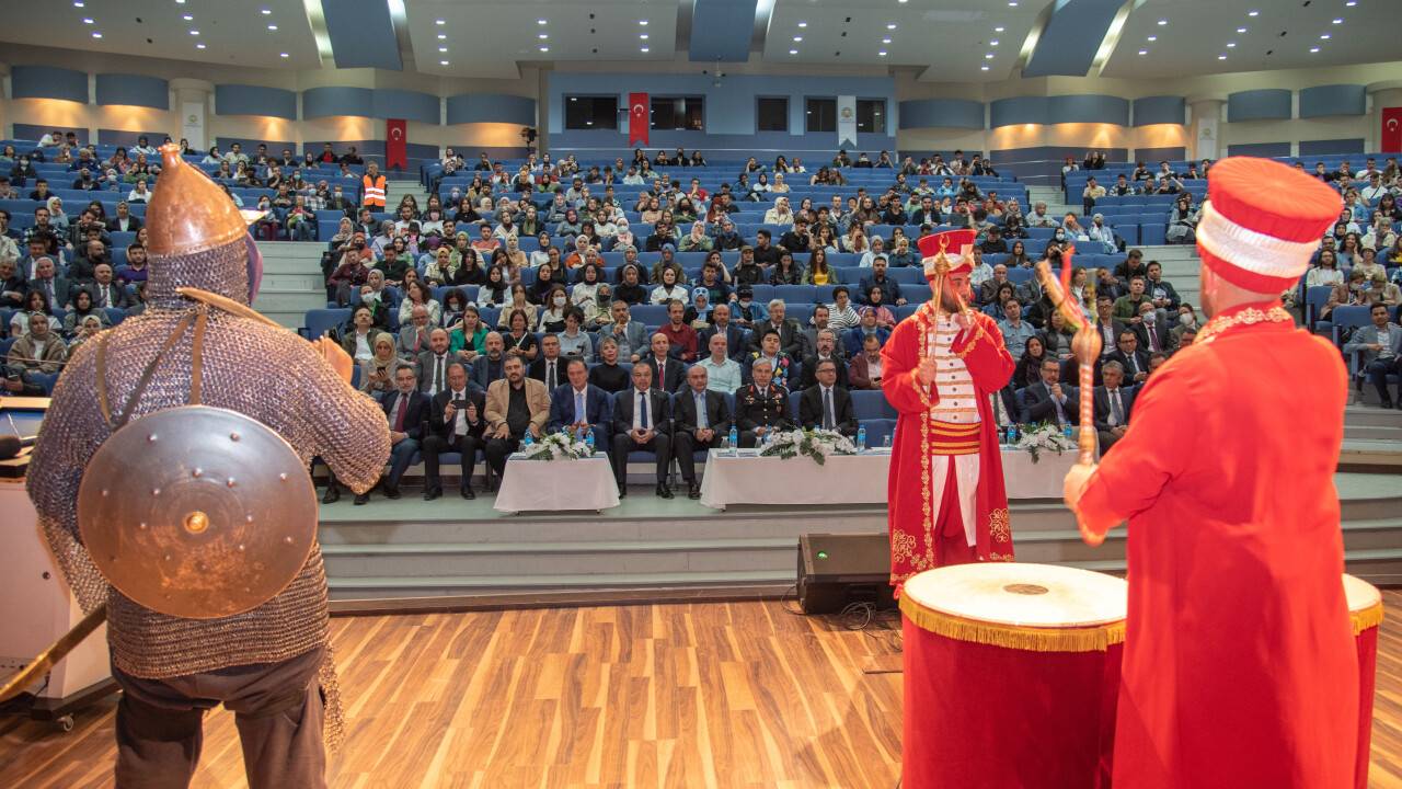 selcuk-universitesinde-bahar-senlikleri-basladi-4.jpg