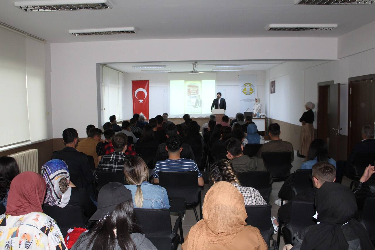 aa-20220511-27828161-27828157-yunakta-engelliler-haftasi-dolayisiyla-konferans-verildi.jpg